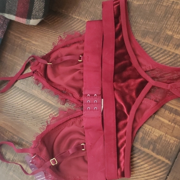 Valentine Victory of cupid velvet bra and thong set - Picture 4 of 9